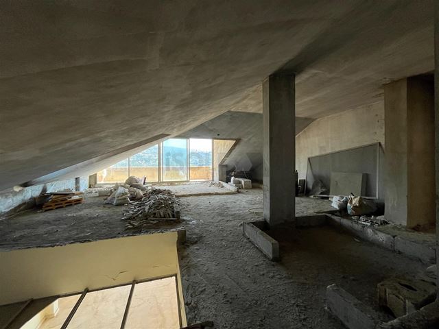 Duplex with a pool for sale in Bet Mery, Metn - photo 2