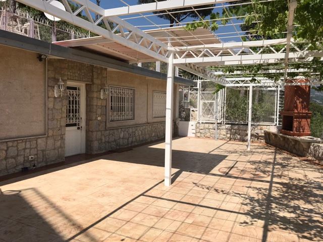 Apartment with a terrace for sale in Baabdat, Metn - photo 2